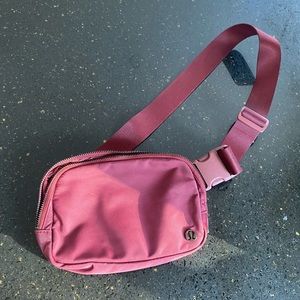 Lululemon everywhere bag